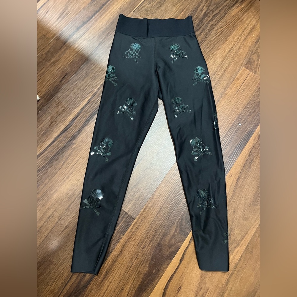 Ultracor Black Leggings with Skulls